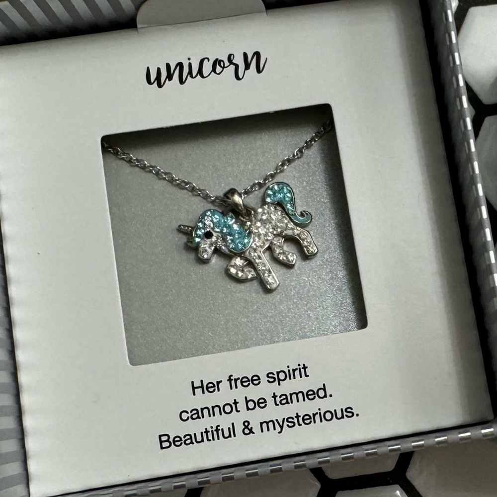 NIB kohls unicorn necklace
